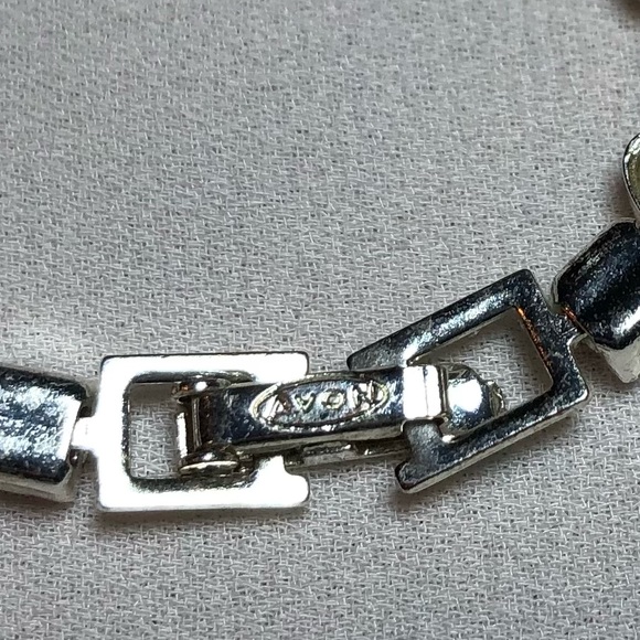 Vintage Avon Pink Rhinestone Heart Bracelet; Silver-tone - Picture 4 of 4